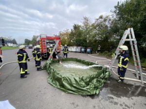 Oktober-Übungen zum Thema Industriebrand