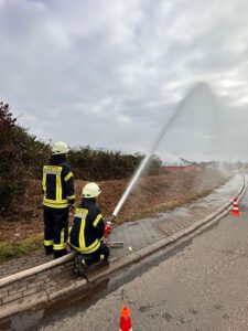 Oktober-Übungen zum Thema Industriebrand